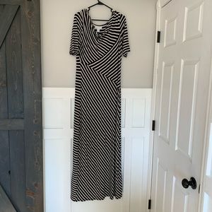 Jessica Simpson Maternity Dress